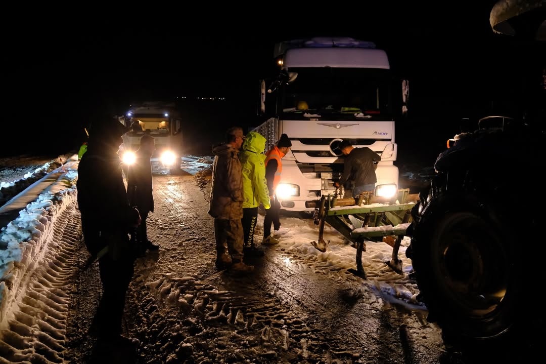 Cizre–Nusaybin Karayolu Katran Mevkii, Emniyet Ve Karayolları Ekiplerimizin Özverili Çalışmaları (2)