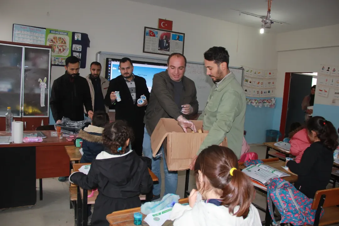 Eğitime Gönülden Destekcizre Eğitim Gönüllüleri Tarafından Sosyal Medyada Başlatılan Anlamlı Da (2)
