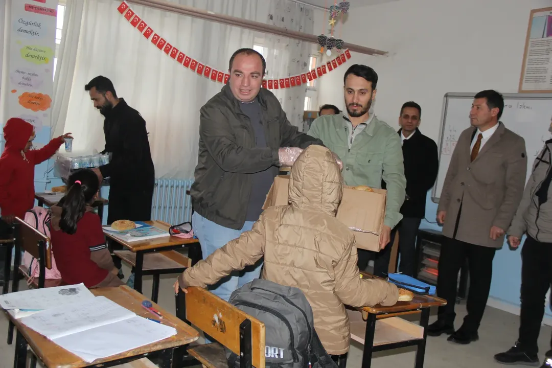 Eğitime Gönülden Destekcizre Eğitim Gönüllüleri Tarafından Sosyal Medyada Başlatılan Anlamlı Da (5)