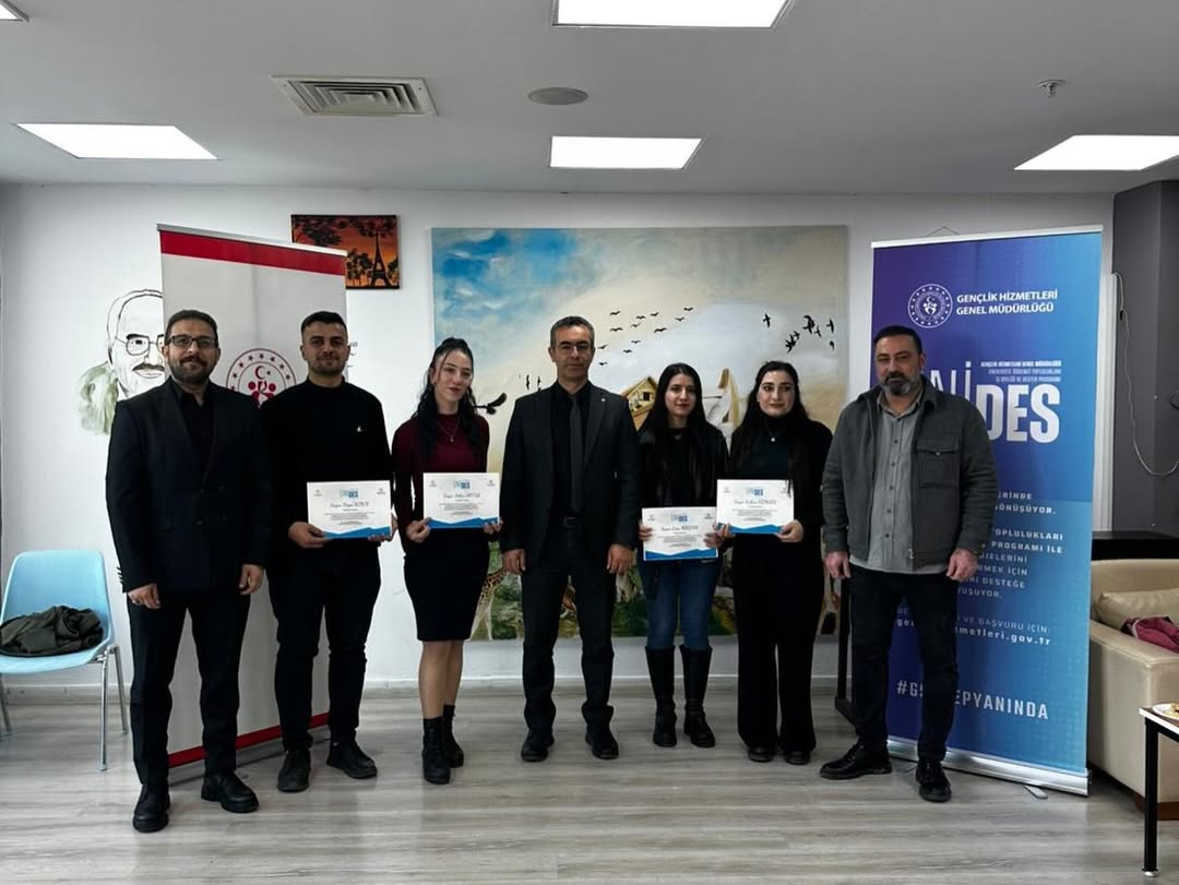 İl Müdürümüz Fedai Din, Gençlik Faaliyetleri Müdürümüz Yılmaz Anahtar Ile Birlikte Üni̇des Sertif (2)