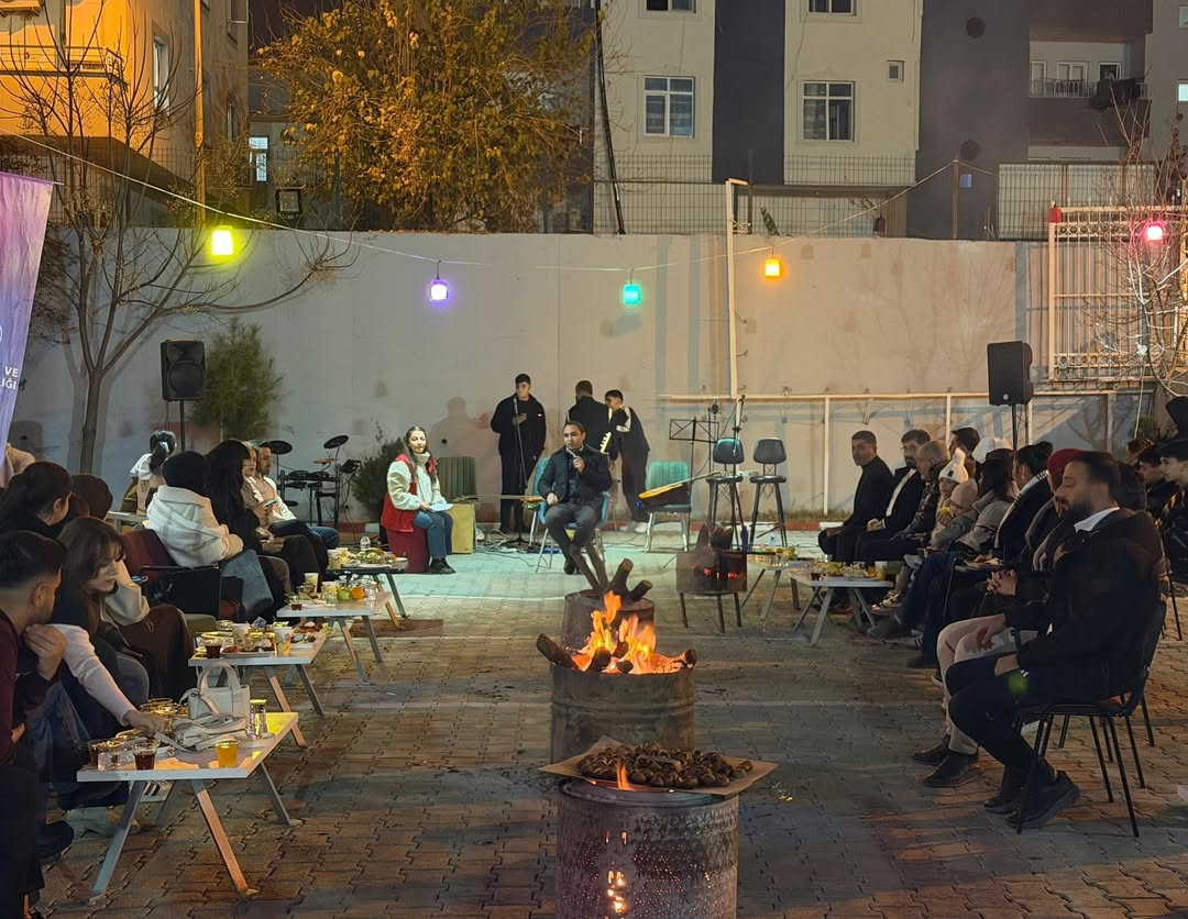 Kaymakamımız Sayın Çağlar Partal, Silopi Gençlik Merkezimizde Silopi Yüksekokulu Öğrencilerimizl (1)-1