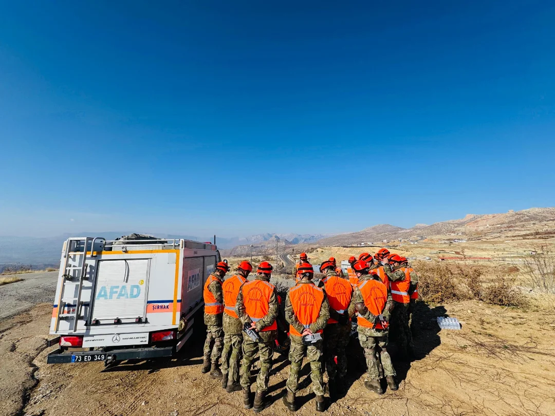 Şırnak Çakırşöğüt Jandarma Komando Tugay Komutanlığı Yerleşkesinde Inşa Ettiğimiz Enkazda Arama (2)