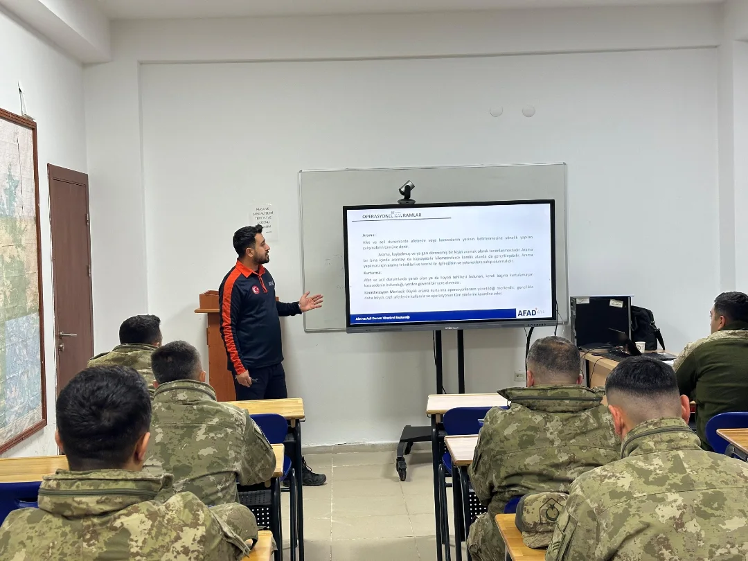 Şırnak Çakırşöğüt Jandarma Komando Tugay Komutanlığı Yerleşkesinde Inşa Ettiğimiz Enkazda Arama (7)