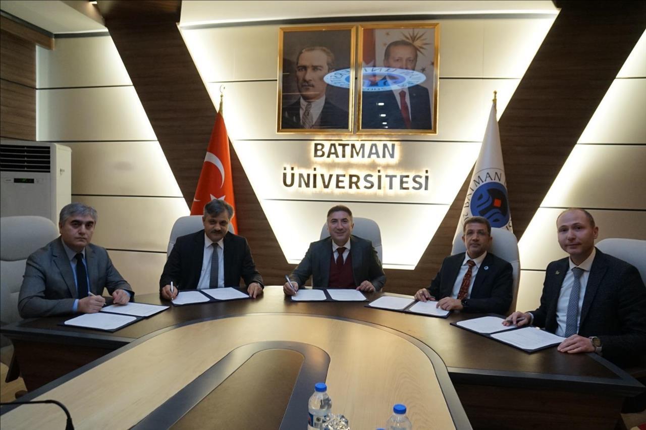 Sirnak Universitesinin Paydas Oldugu Enerji Akademisi Is Birligi Protokolu Imzalandi 166Fde3E B473 4Dca 826E 40Ea9542C589