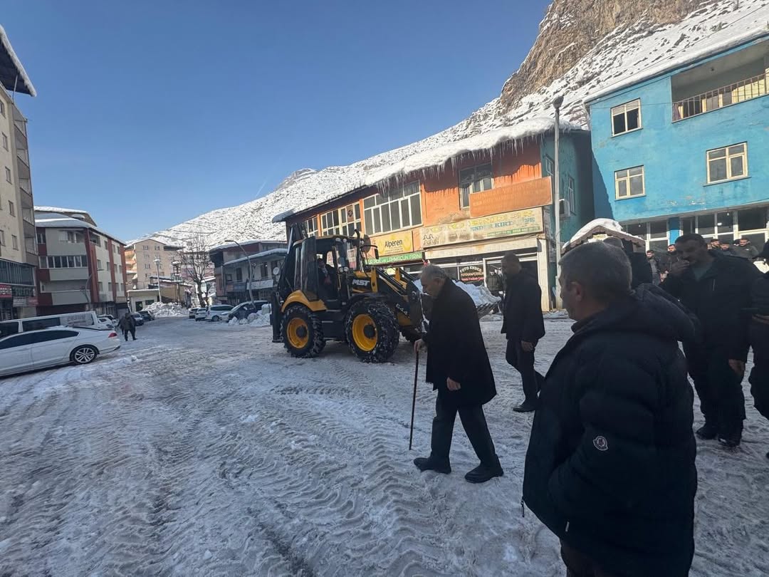 Belediye Başkanımız Sn. Gürgin Ürek; Ekiplerimizce Ilçemizde Sürdürülen Karla Mücadele Çalışmala (1)