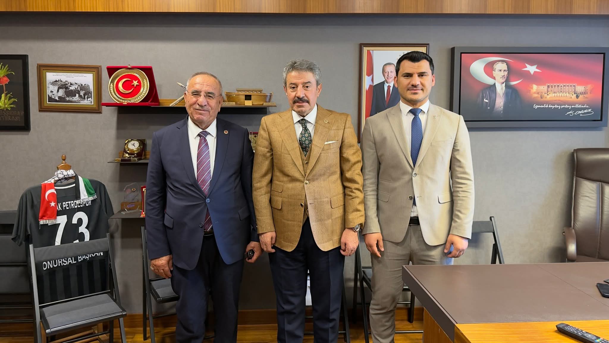 Cumhurbaşkanı rozet taktı, başkan TBMM’ye çıktı