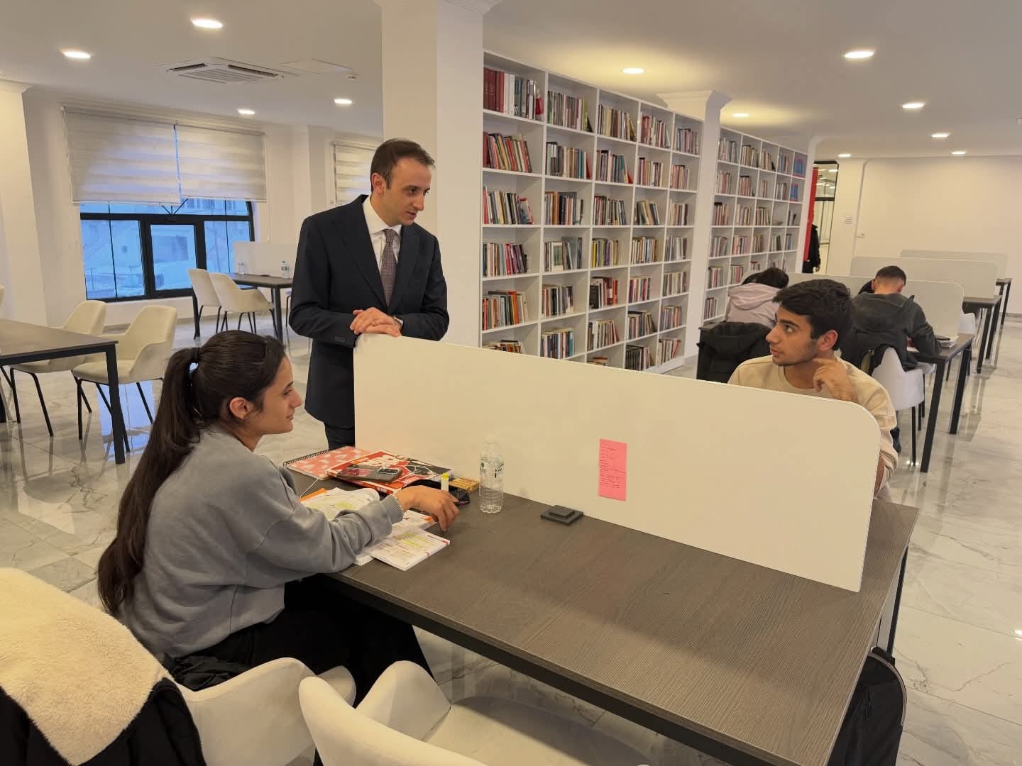 Guclukonakta Kutuphanede Egitim Bulusmasi (2)