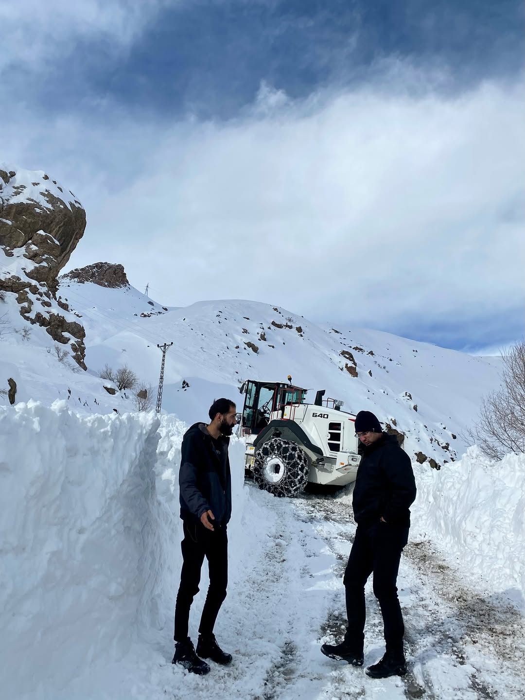 Kaymakamımız Sn. Mehmet Furkan Taşkiran, Yeşilöz Köyünün Kapanan Yolunu Açmaya Çalışan İl Özel