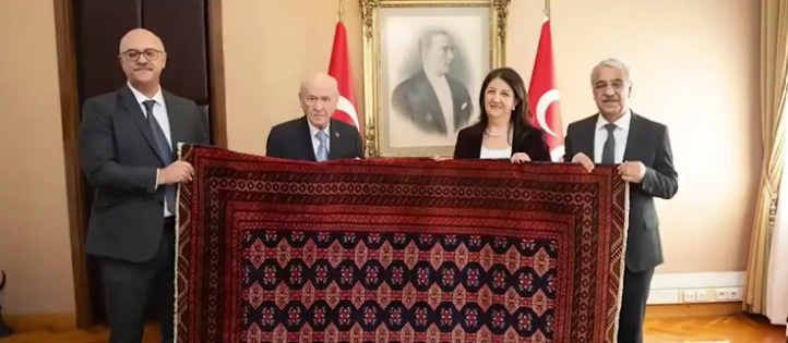 Öcalan’dan Devlet Bahçeli’ye Özel Kilim Hediye