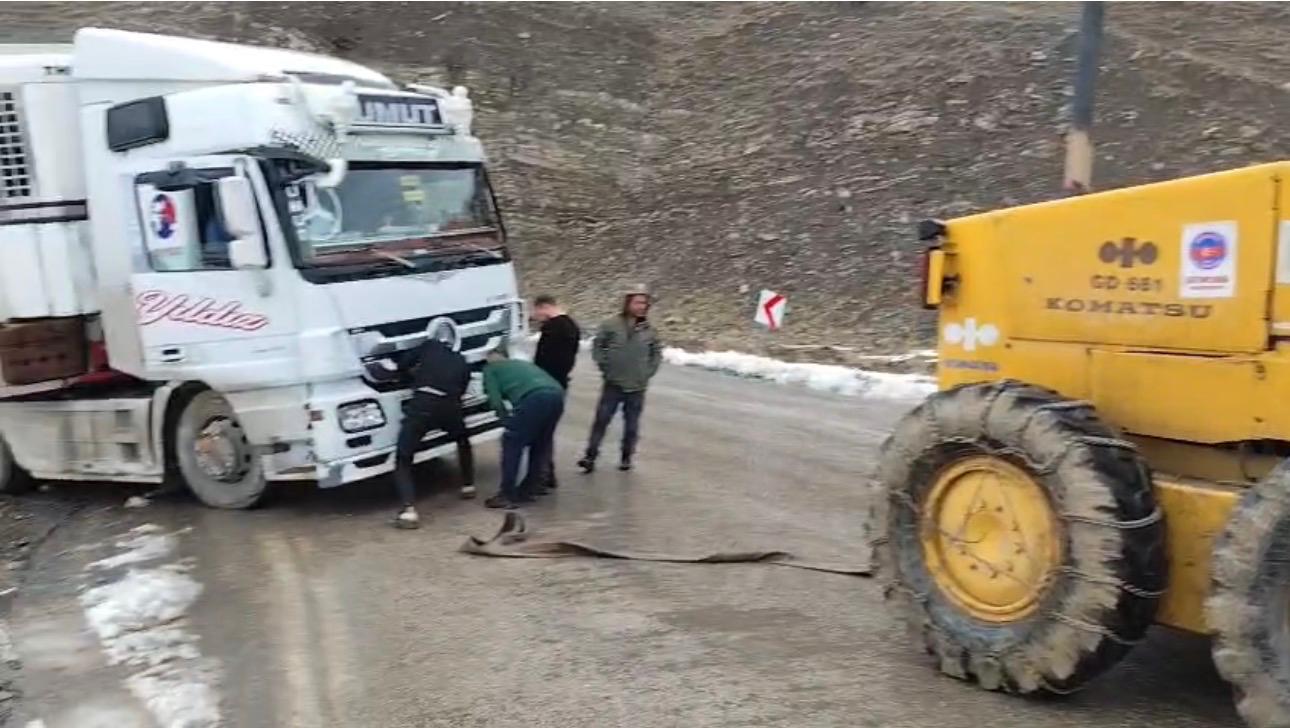 Senoba Belediyesi Yolda Kalanlarin Imdadina Yetisiyor (1)