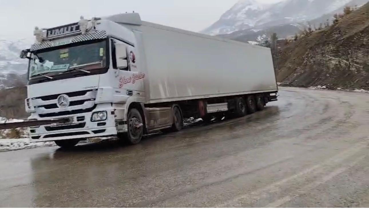 Senoba Belediyesi Yolda Kalanlarin Imdadina Yetisiyor (2)