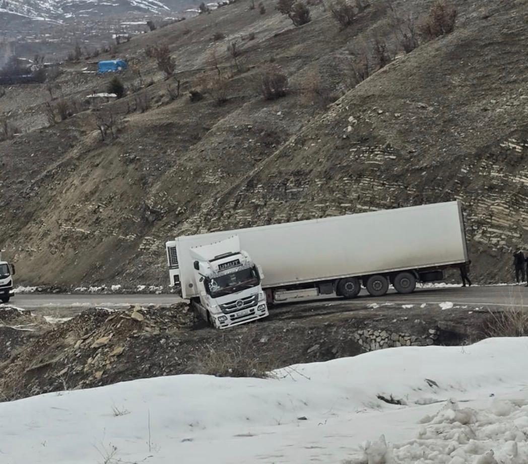 Senoba Belediyesi Yolda Kalanlarin Imdadina Yetisiyor (3)