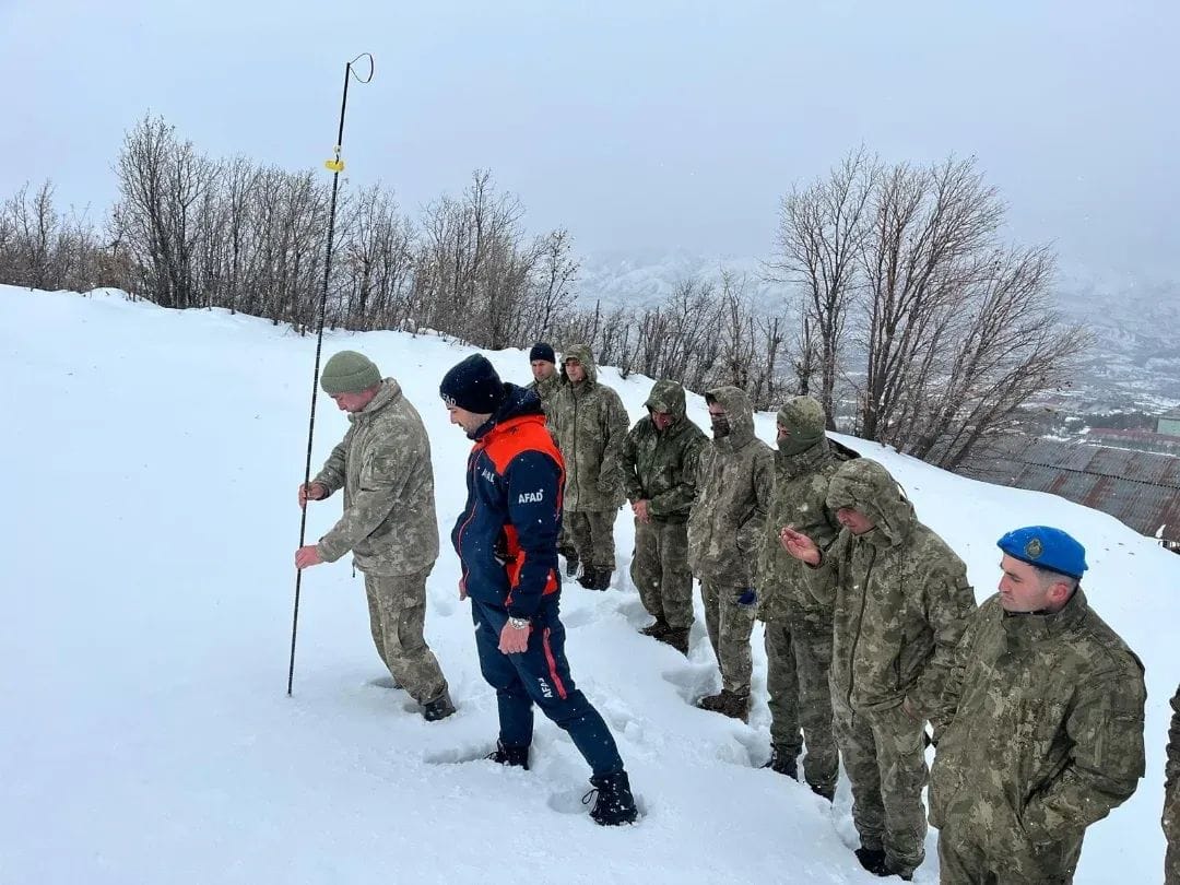 Sirnakta Askeri Personele Cigda Arama Ve Kurtarma Egitimi (2)