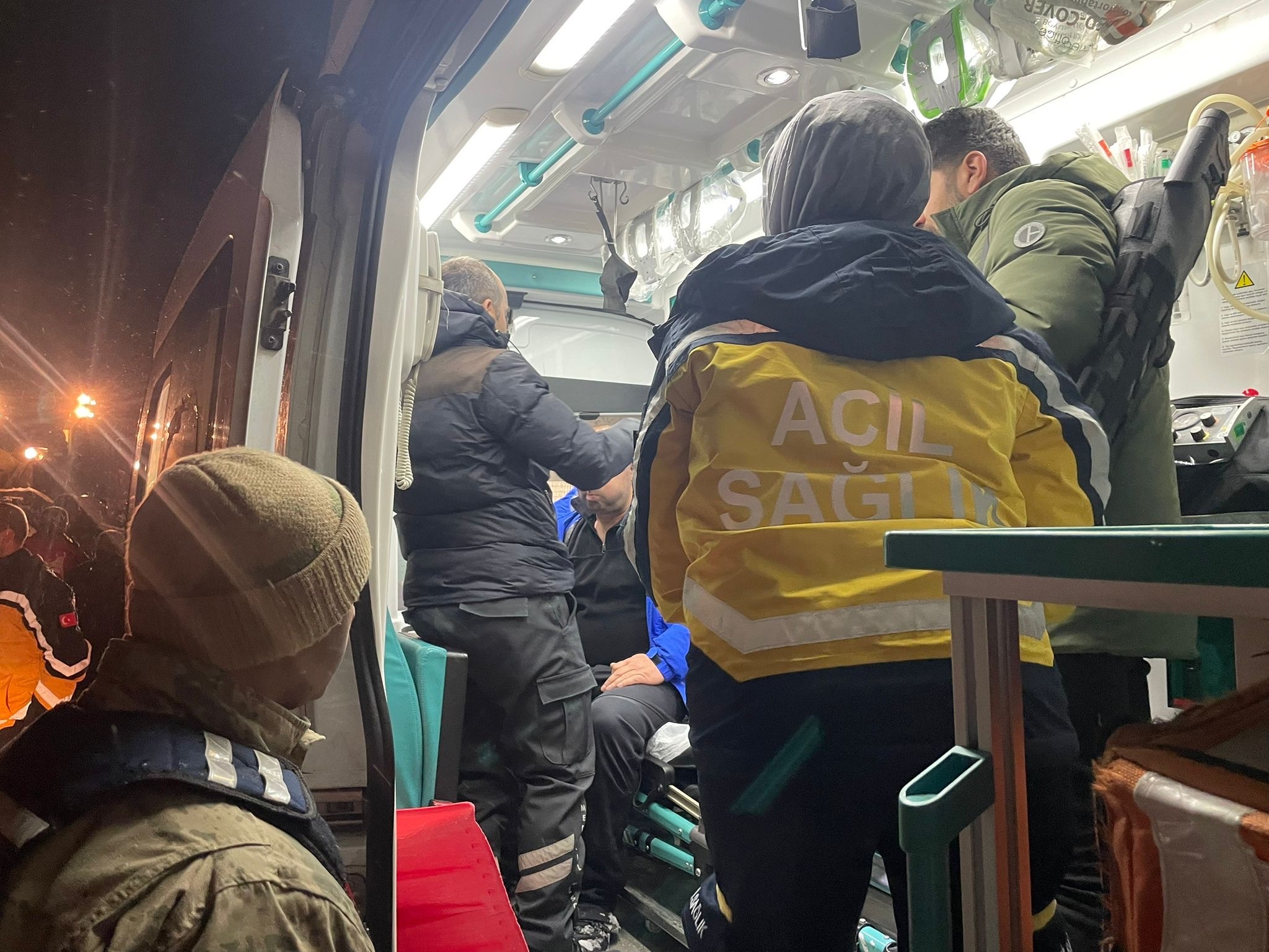 Araçta 4 Personelin Üzerine Çığ Düştü