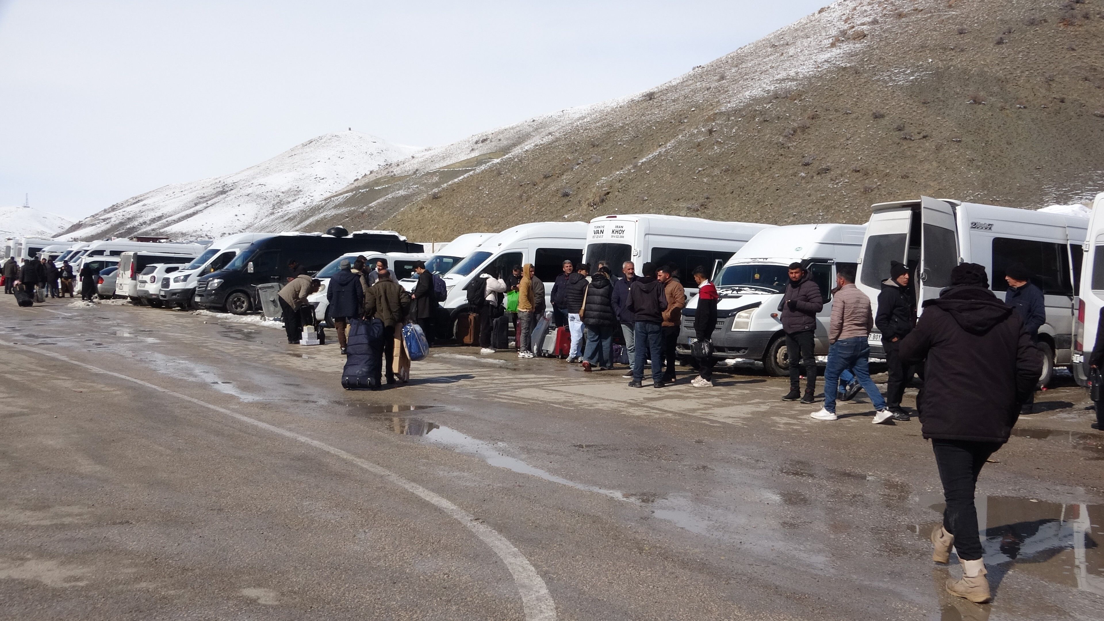Bölgede Gerilim Arttı, Gümrük Kapılarında Sessiz Bekleyiş