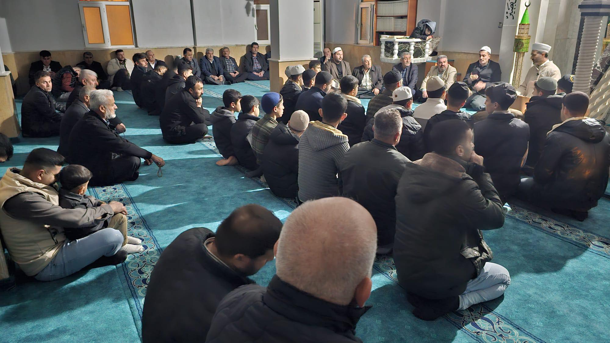 Basverimlide Cuma Gecesi Ailece Camide Bulusuyoruz (3)