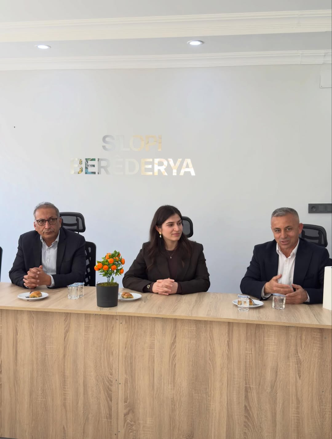 Belediye Başkanımız Av. Jiyan Ormanlı, Berêderya Derneği’ne Hayırlı Olsun Ziyaretinde Bulunduger (1)