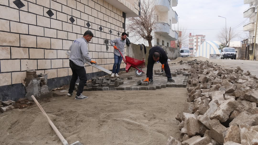 Belediyemiz Fen İşleri Müdürlüğü Ekipleri, Ilçemiz Genelinde Parke Taşı Döşeme Çalışmalarını Ara (1)