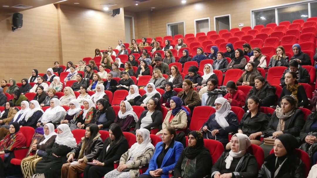 “Kadın Kentlerine Doğru” B