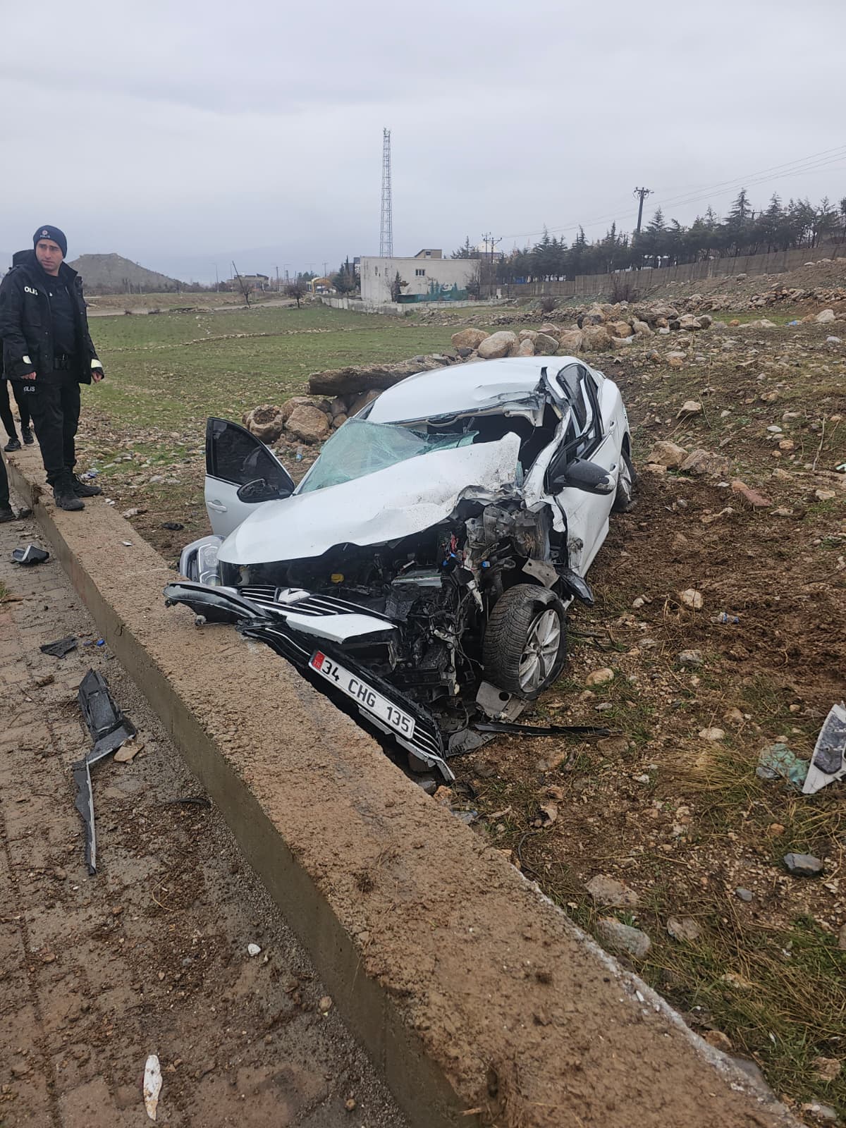 Cizre Yolunda Feci Kaza,Otomobil Şarampole Uçtu