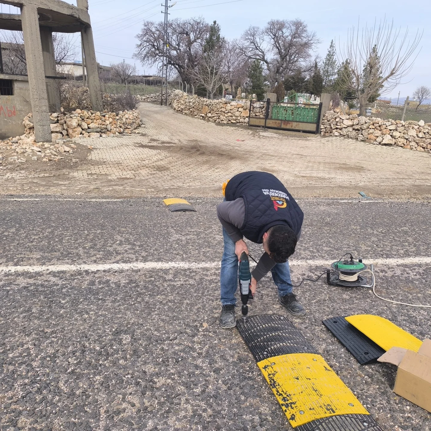 Kirsal Mahallelerde Trafik Guvenligi Artiriliyor Kasis (1)