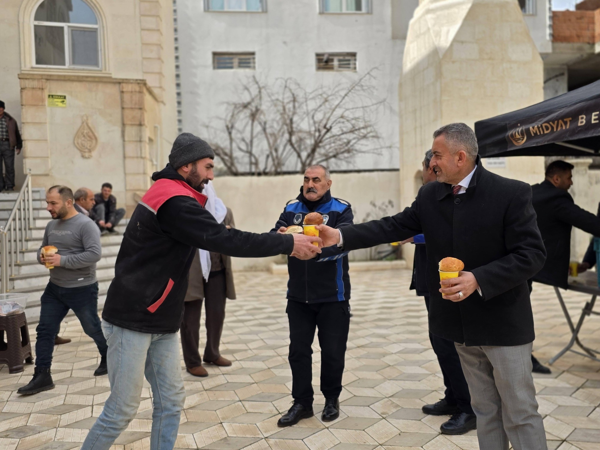 Namaz Cikisi Sicak Corba Ikrami (4)