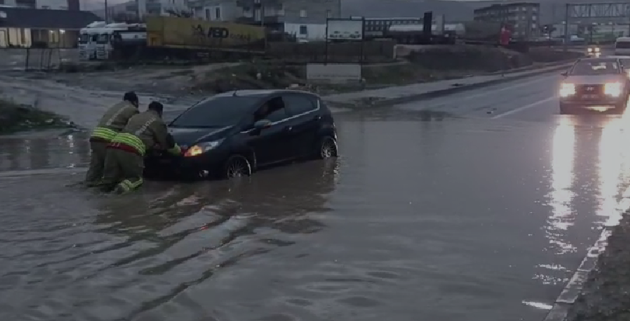 Cizre'de  Sokaklar Göle Döndü, Tahliyeler Sürüyor