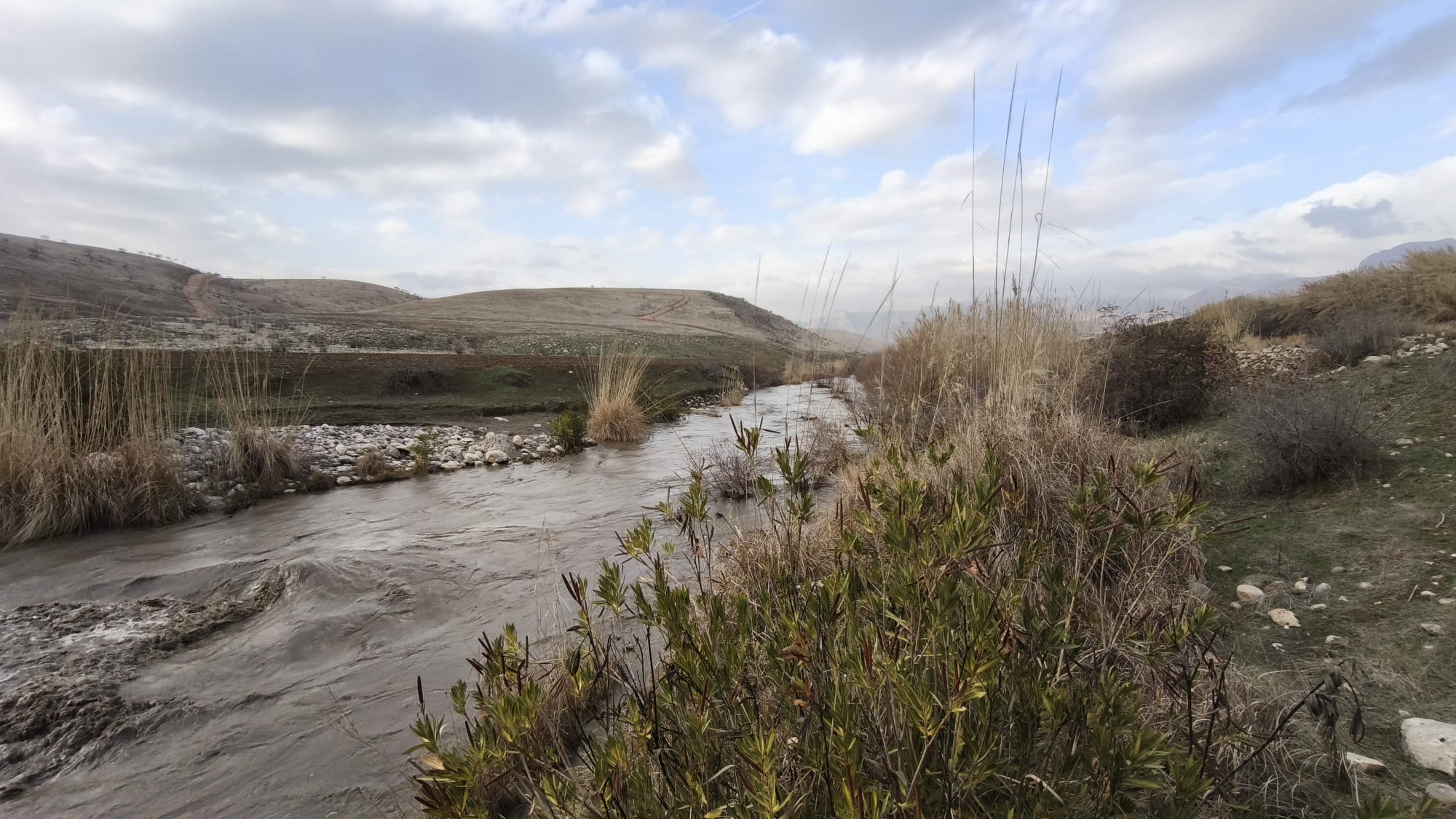 Nerduş Deresi Yeniden Çağladı, Çiftçinin Yüzü Güldü