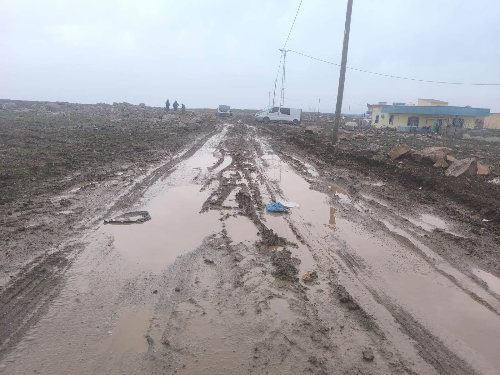 Çocuklar çamurla okula gidiyor, Gültepe köyü çözüm bekliyor
