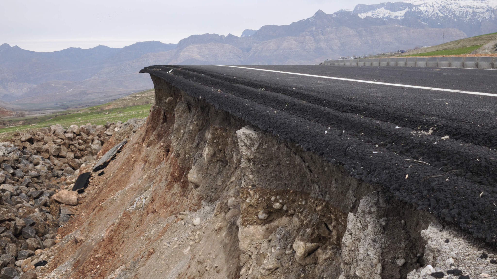 cizre yolu çökme