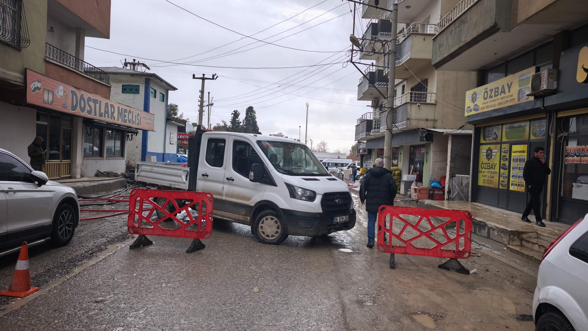Silopi’de 5. Cadde girişi trafiğe kapatıldı