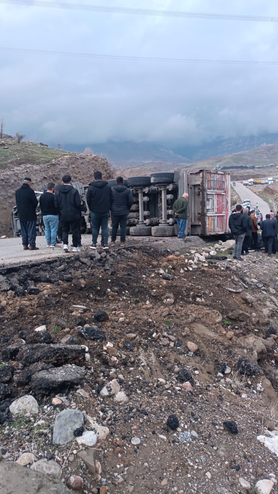 Silopi Yolunda Tır Devrildi, Yol Trafiğe Kapandı!