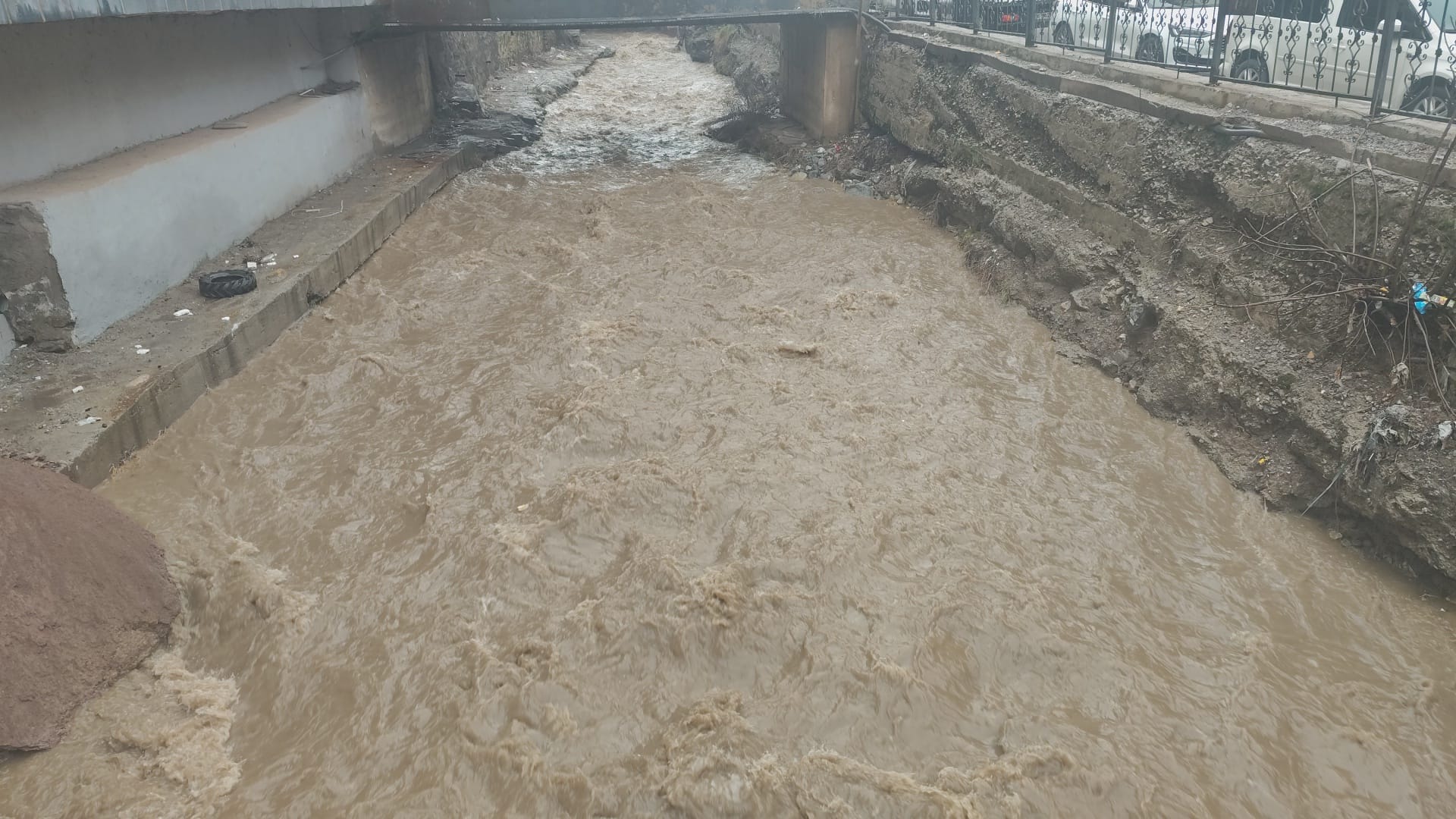 Uludere’de Dereler Taştı, Çiftçi Bereket, Esnaf Çile Dedi!