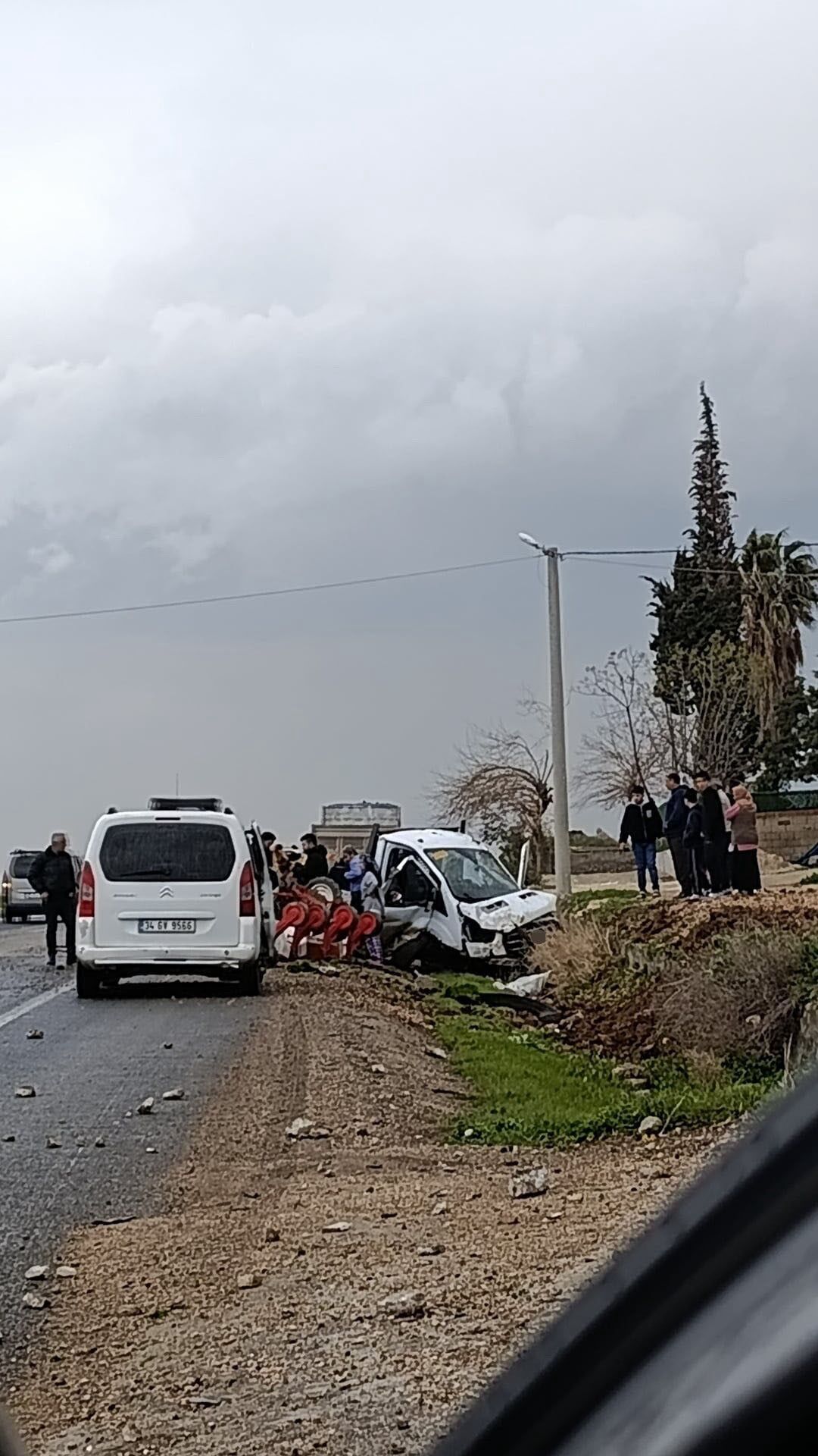 Cizre yolunda kamyonet tümseğe çarptı 3 yaralı
