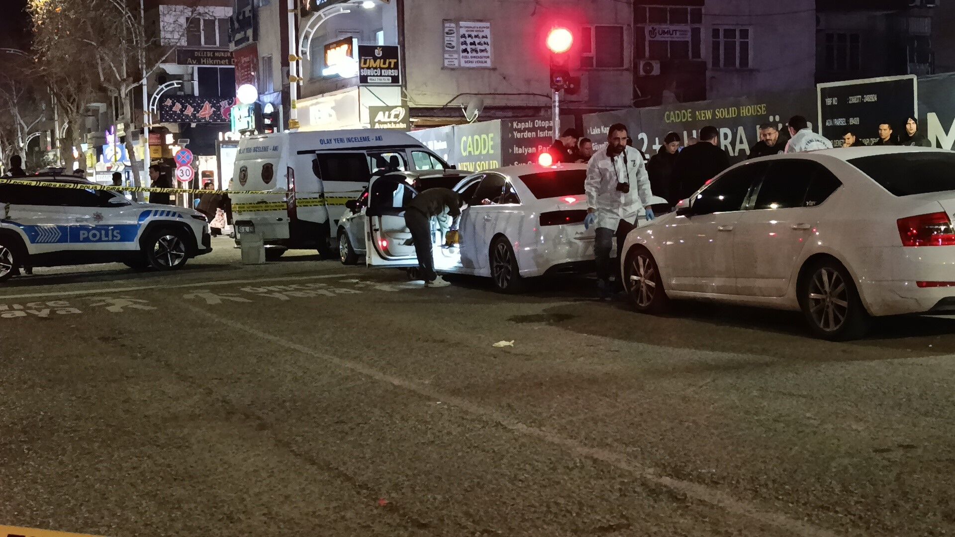 Kar maskeli şahıslar yolda yürüyen genci kurşunladı, 1 ölü