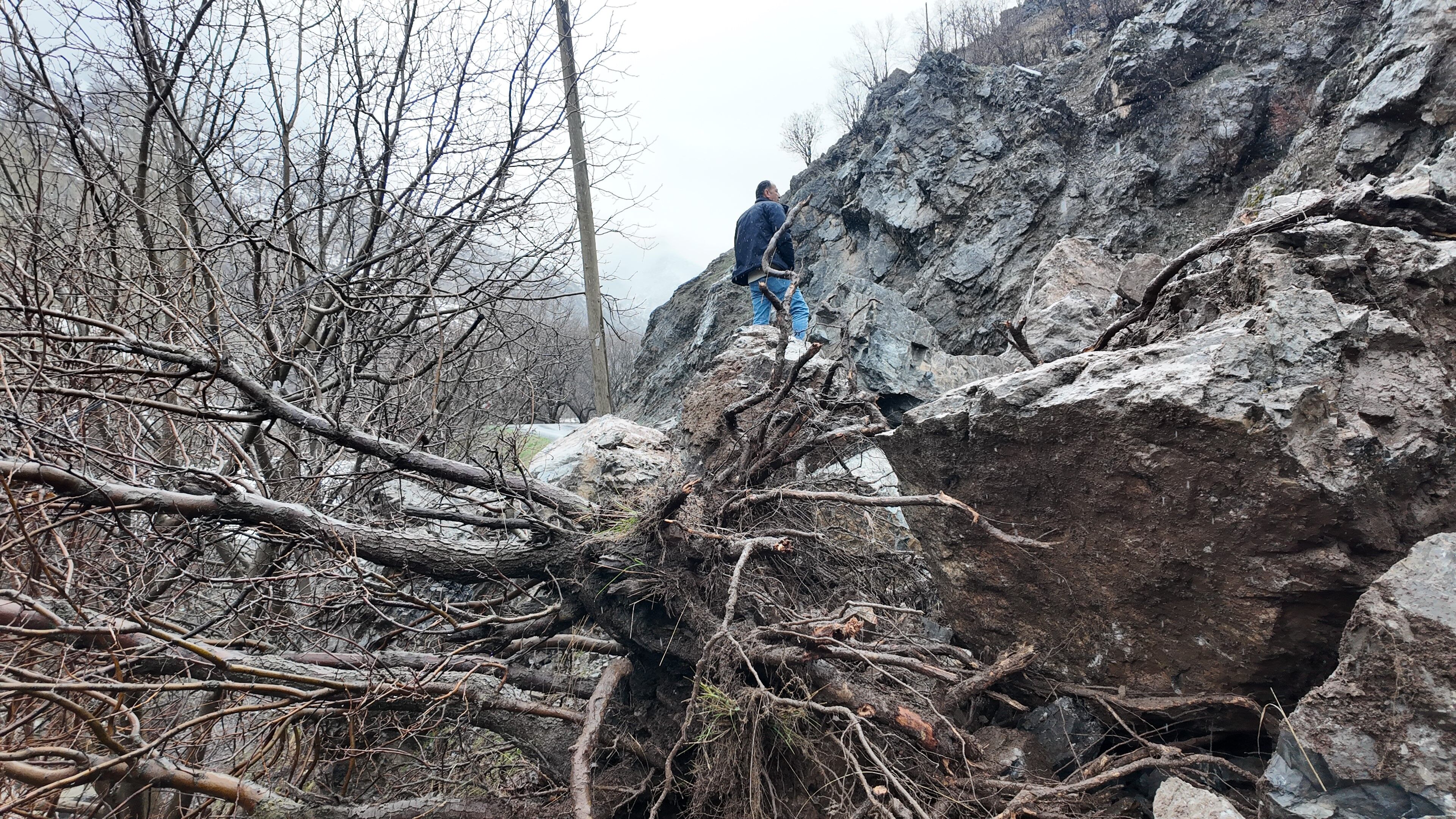 Şırnak'ta  heyelan nedeniyle 11 yerin yolu ulaşıma kapandı