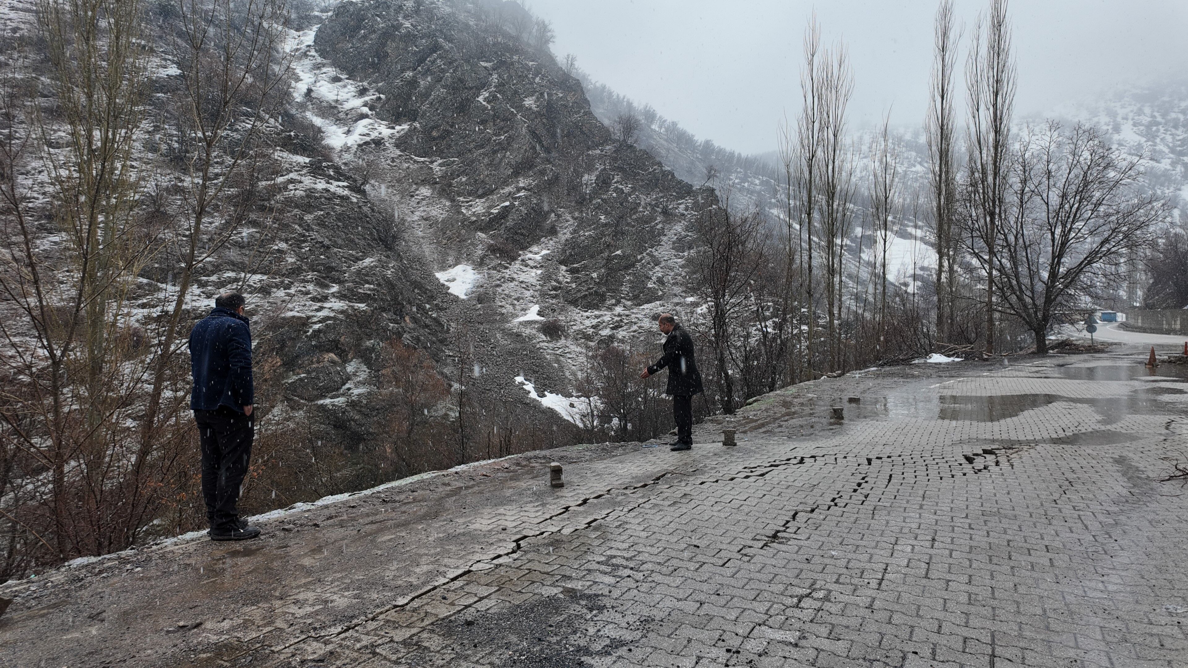 Şırnak'ta sağanak nedeniyle bir köy çöktü evler boşaltıldı