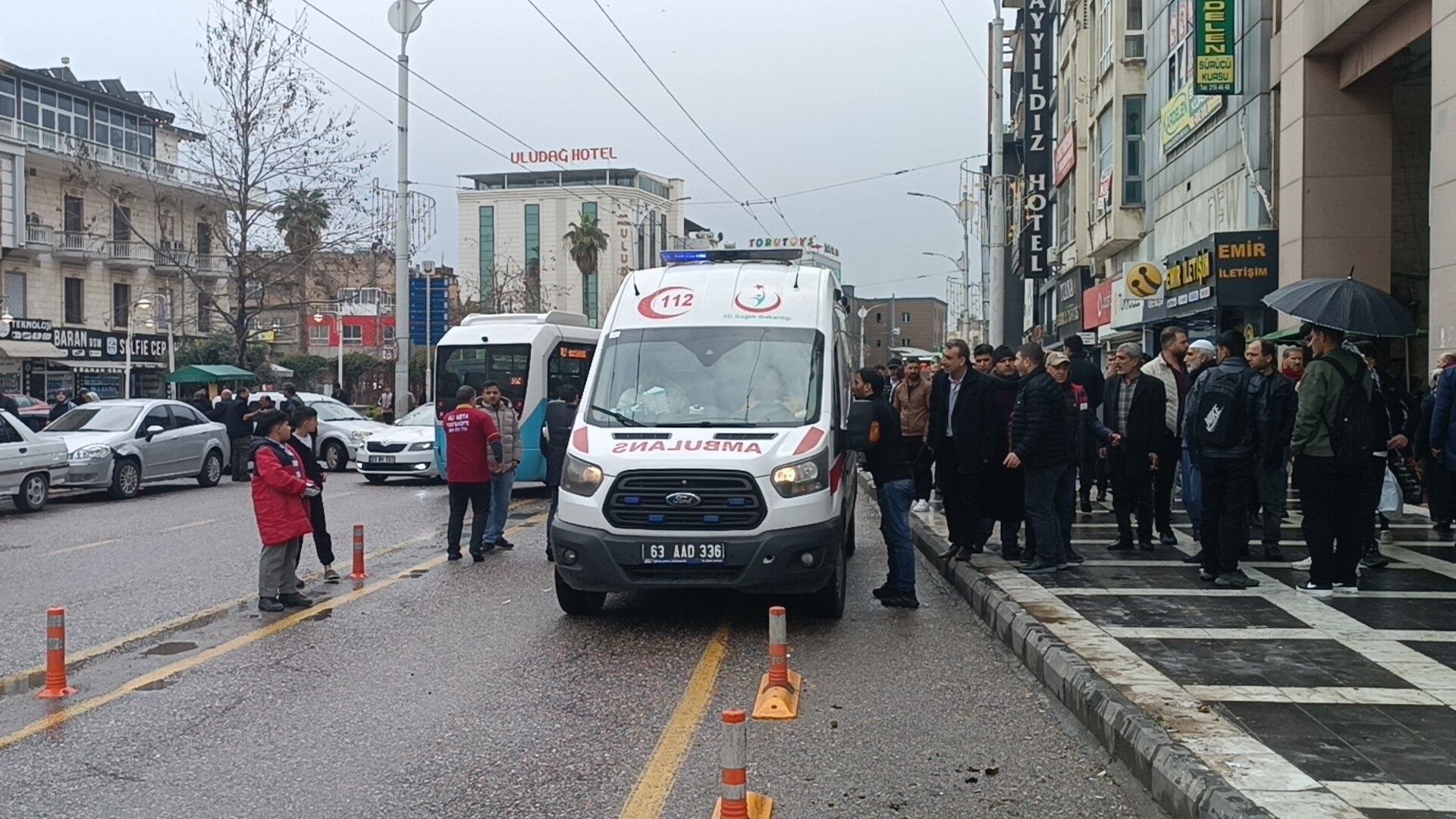 Lokantayı basıp kardeşini vurdu