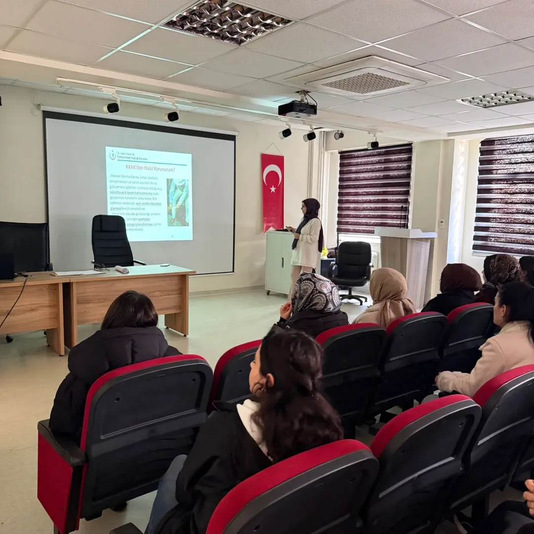 Cizre İlçe Sağlık Müdürü Dr. Mehmet Karaşi̇ Ve Bulaşıcı Hastalıklar Biriminde Görev Yapan Uzman