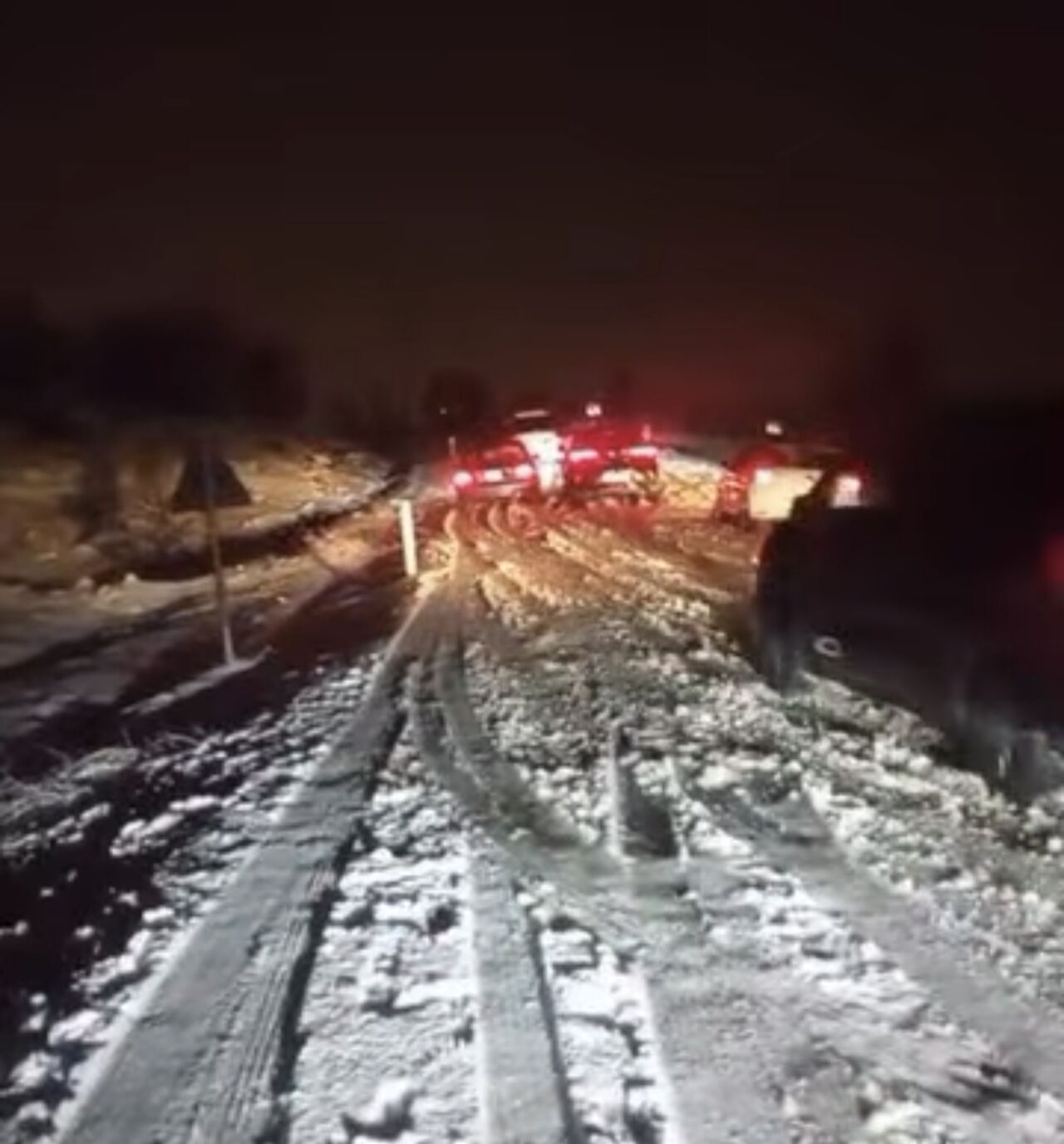 Şırnak Yolu Kapanınca Sürücüler Yolda Kaldı