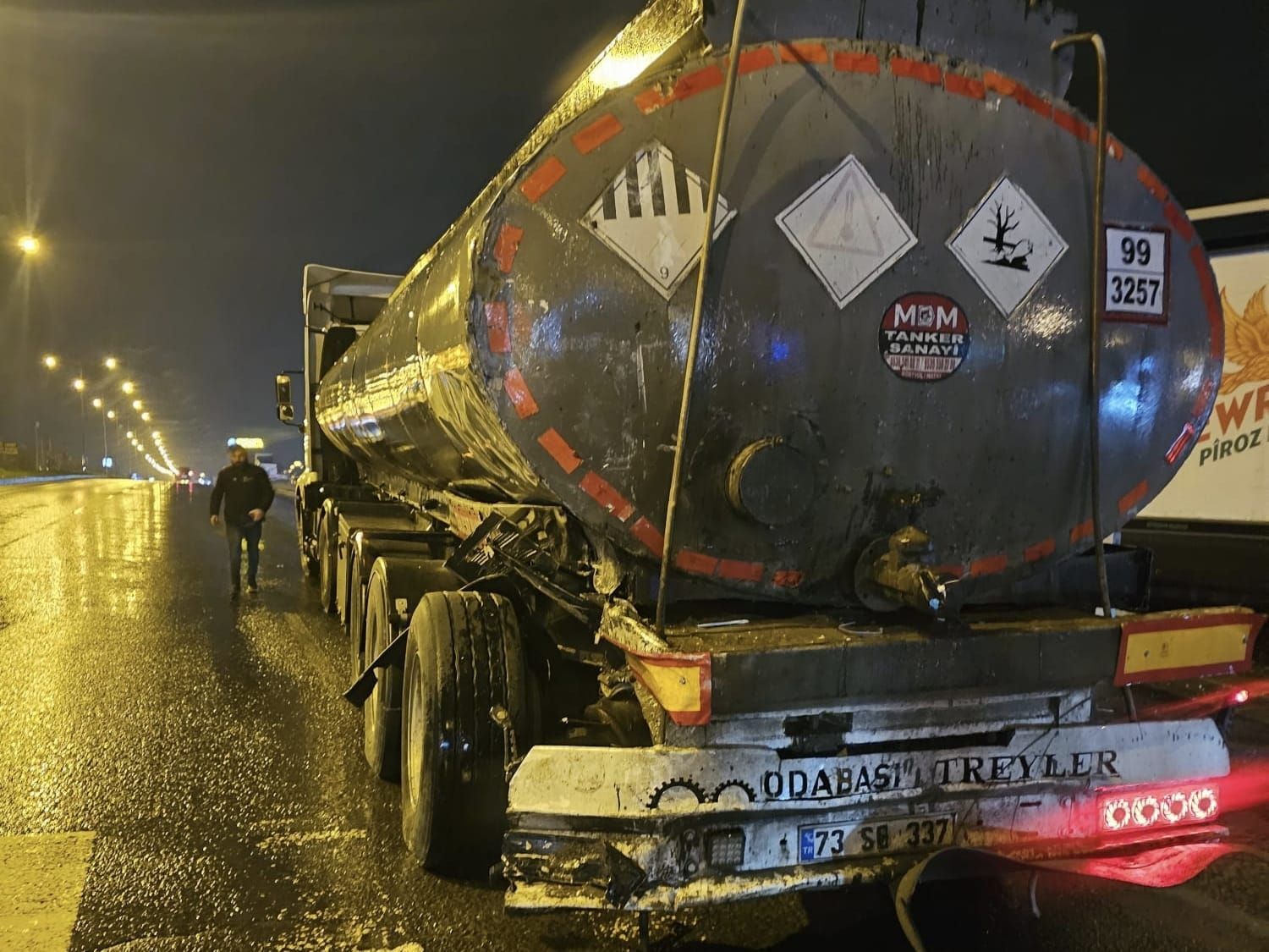 Nusaybin-Cizre Yolunda TIR  Tankere  Çarptı