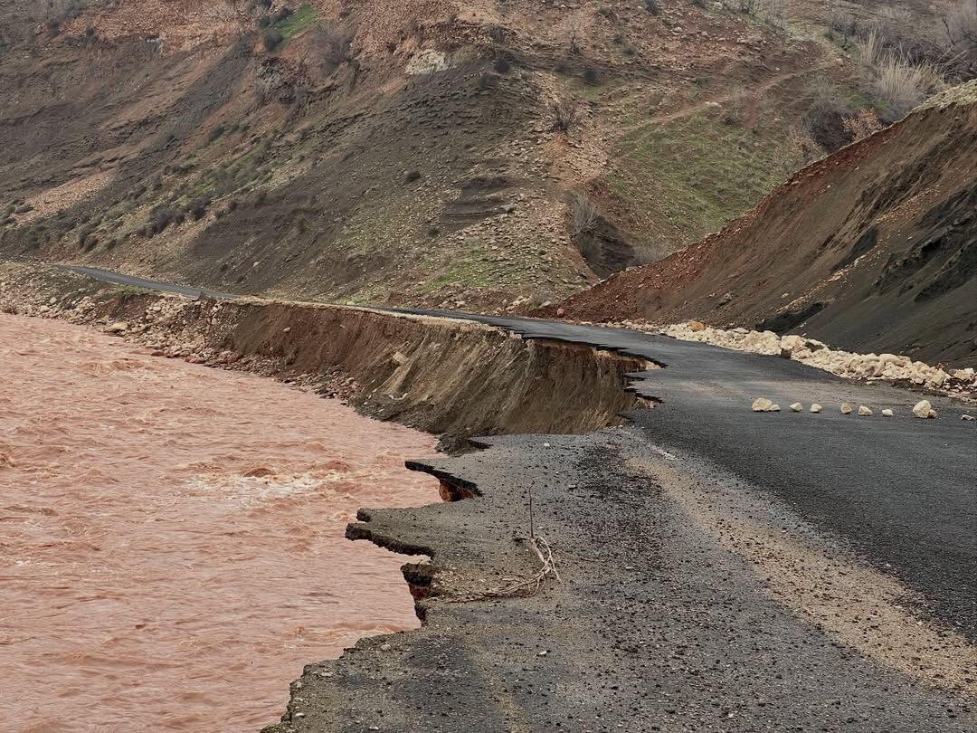 Yoğun Yağış Şırnak’ta Yolu Çöktürdü, Ekipler Harekete Geçti