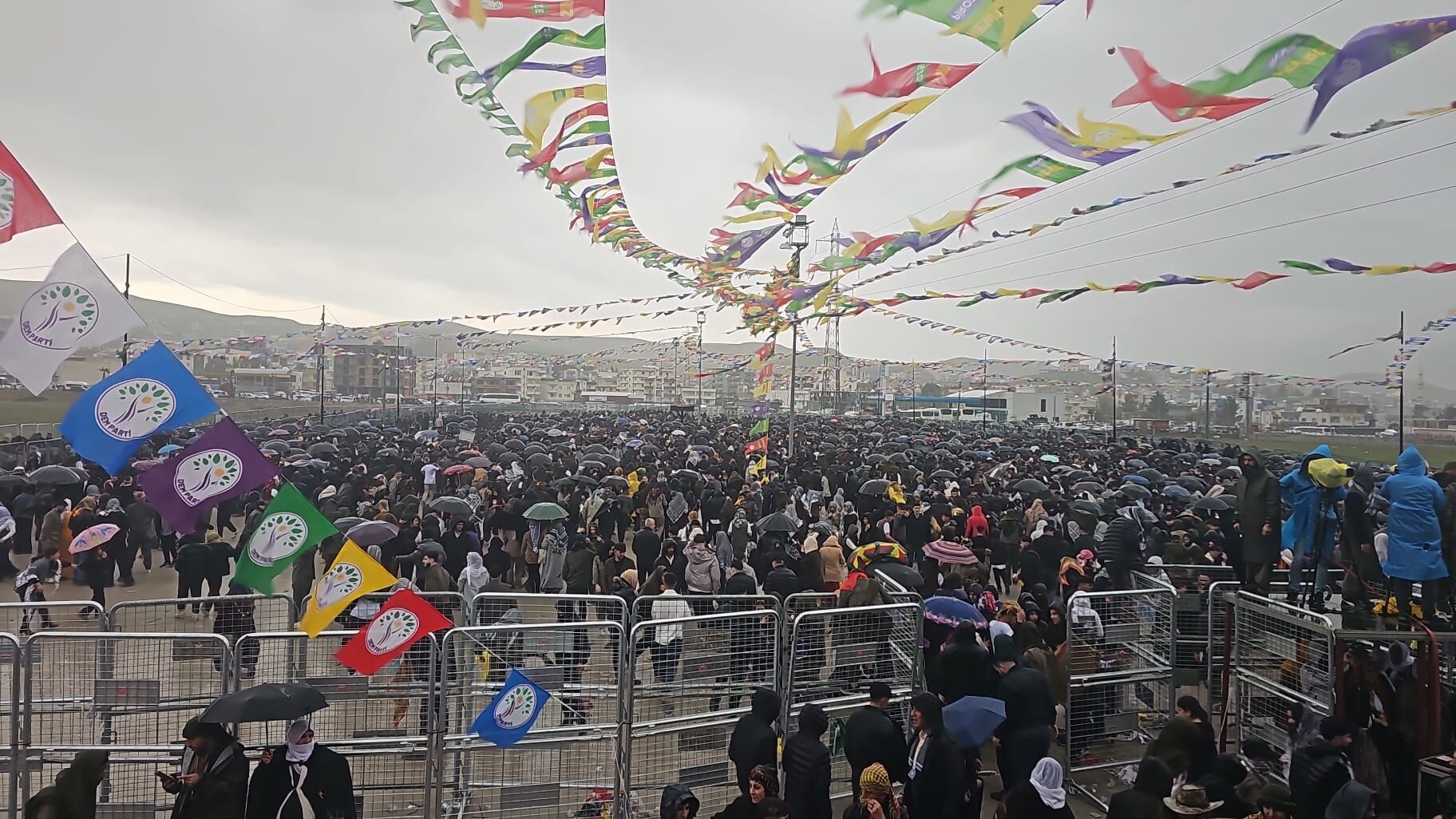 Cizre’de Nevruz Coşkusu Yağmur Engel Olamadı