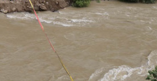 Hakkari-Şırnak kara yolunda otomobil dereye uçtu, 1 ölü