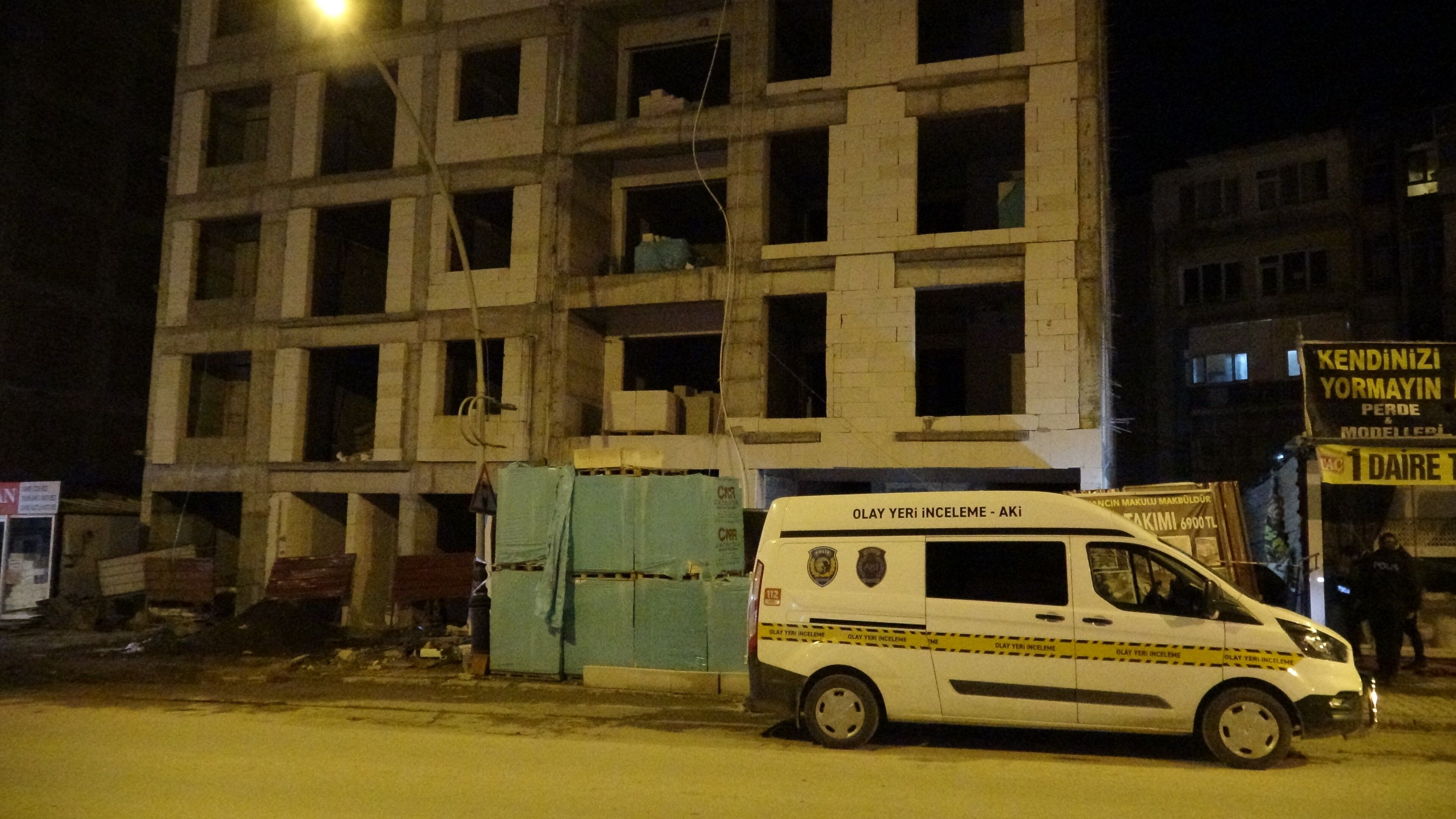 İnşaattan Düşen Genç Hayatını Kaybetti