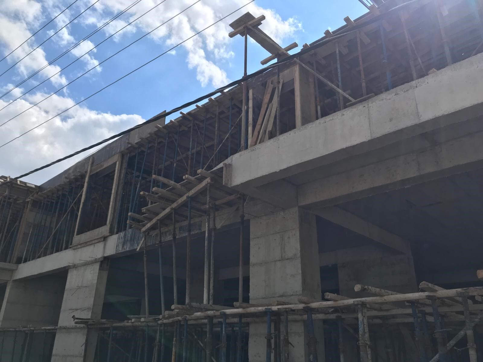 Elektrik akımına kapılan inşaat işçisi ağır yaralandı