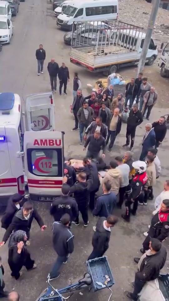 Tartıştığı husumetlilerine kurşun yağdırdı, 1 ölü