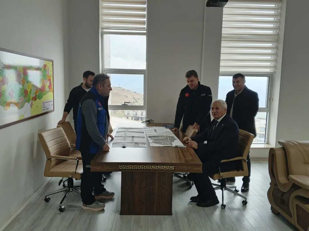 Beytüşşebap'ta Tehlike Yaratan Kayalar Tarih Oluyor