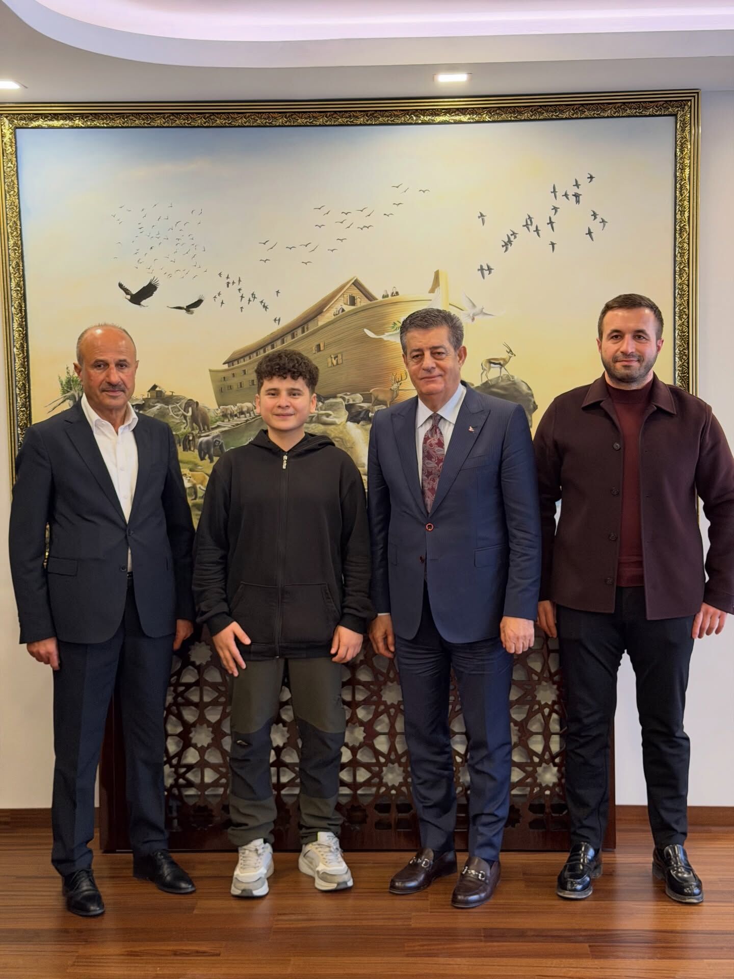 Başkan Yarka Şırnak'ı Tanıtan Genci Aracında Misafir Etti