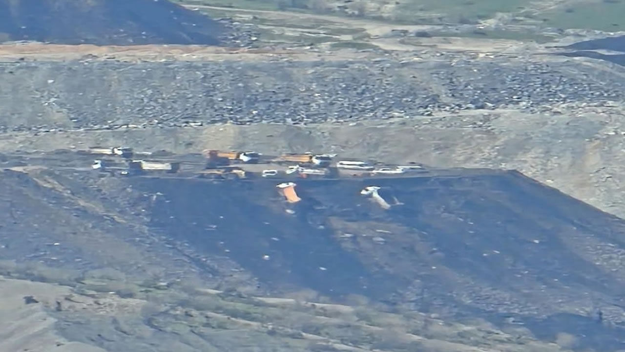 Şırnak’ta toprak kayması, 2 araç şarampole yuvarlandı